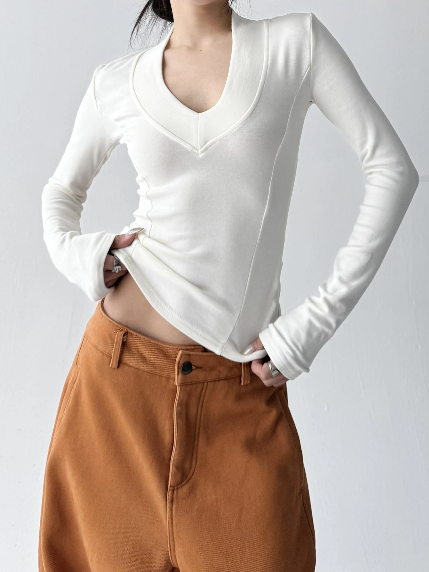 

Женская футболка Slim Fit Long Sve V-Ne, базовый слой, однотонная хлопчатобумажная ткань для поездок на работу, зимняя коллекция 2025