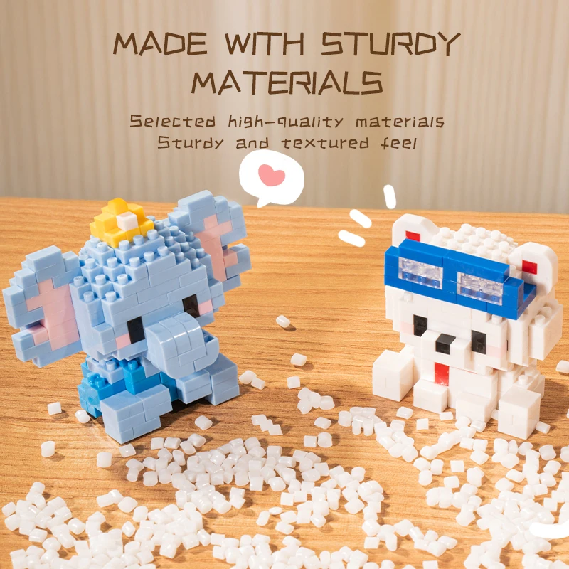 積み木のおもちゃと小さな動物。 小さなライオン、牛、クマ、ヘラジカ、カバ、赤ちゃん象。 積み木の装飾品、ギフト