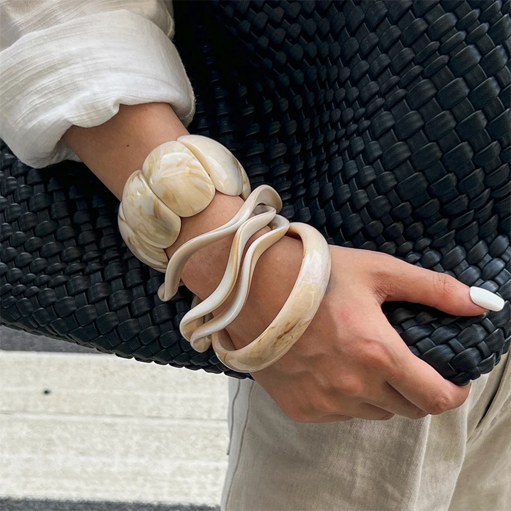 ​ ​Vintage Punk Beige Smudging Bangles for Women 2025 Fashion Geometric Irregular Thick  Bangle Bracelets Hand Jewelry Gifts