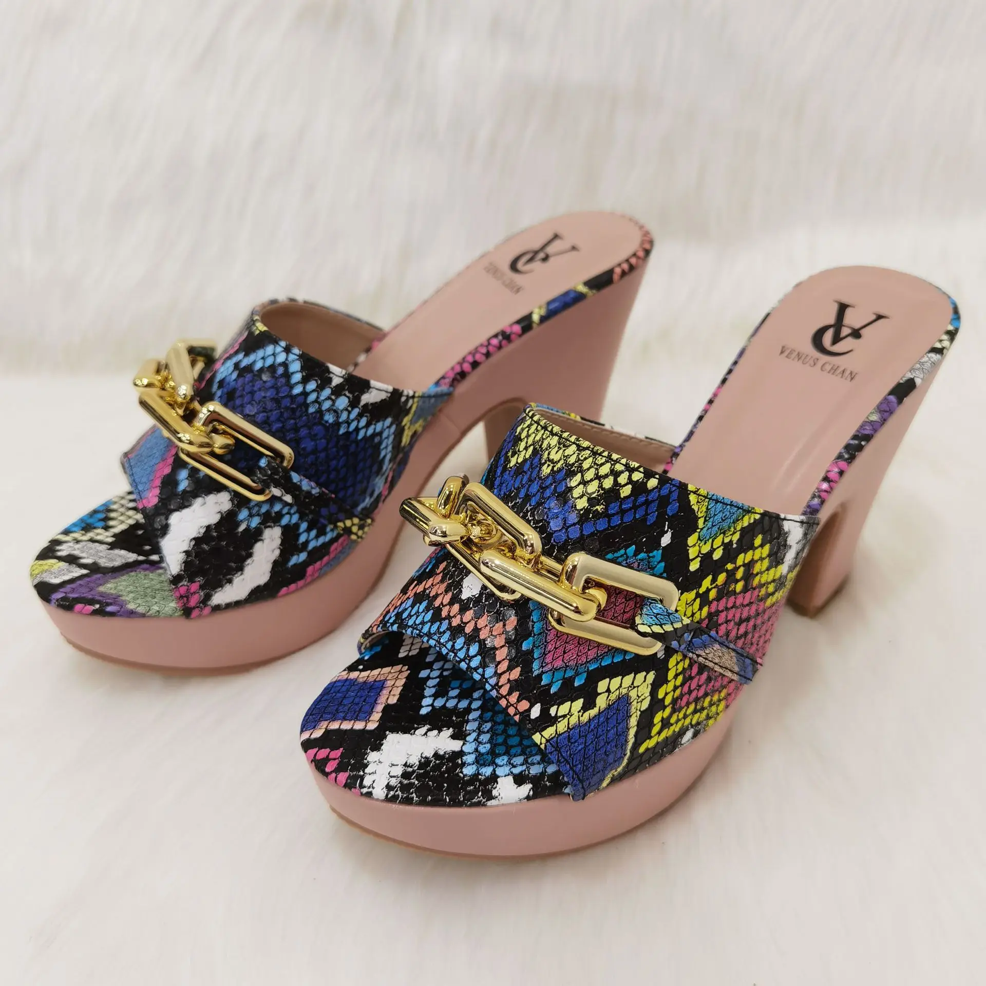 

Весенние и летние женские крутые тапочки на платформе, женская обувь большого размера 38–42 Bolsos Fiesta Mujer, модная сумка на застежке