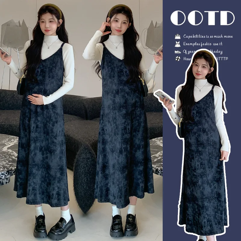 

Комплект для беременных: весенне-осеннее платье на бретелях в винтажном французском стиле с эффектом тай-дай и элегантный базовый топ с высоким воротом, комплект из двух предметов