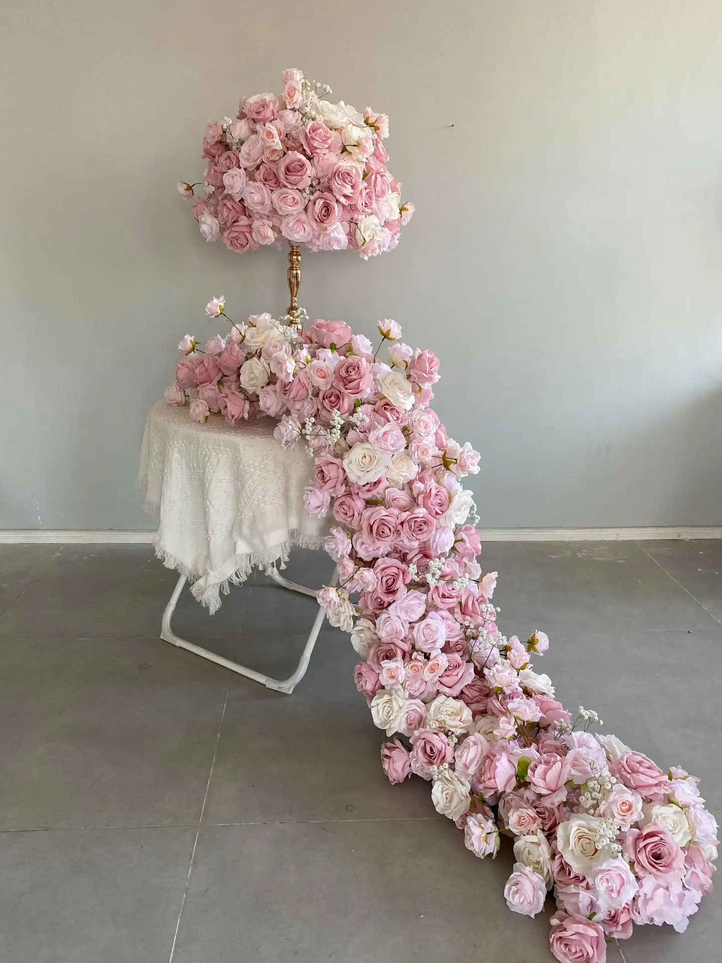 Rosa künstliche Blumenkugel und Blumenreihe, Hochzeitstischbogen, Hintergrund, Blumendekoration für Veranstaltungen, Bankette, Heimdekoration, Großhandel – Detail 4