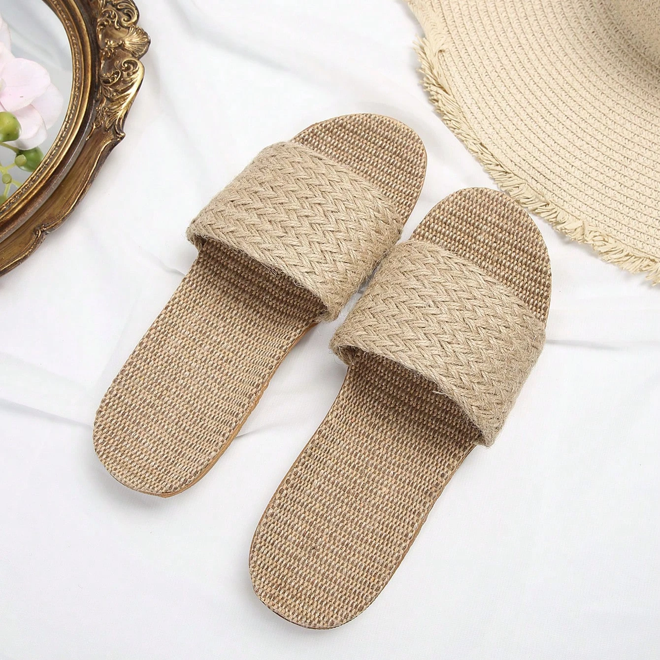 Fashionable Women\'s Woven Grass Lightweight Comfortable Versatile Casual Vacation Personality Flat Shoes