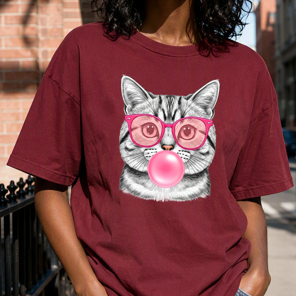 Cool Bubble Gum Cat Face Woman Stylish Streetwear Tee Cute Animal Pop Art Graphic Top Urban City Walk Wear Trendy Fashion Tops