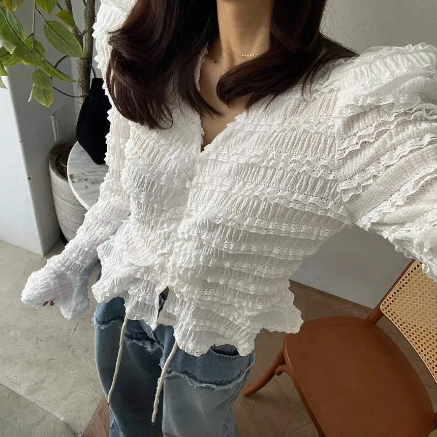 

Весенний шик: женская универсальная повседневная корейская нижняя одежда с цветочным узором и крючковым дизайном, подходит для различных образов...