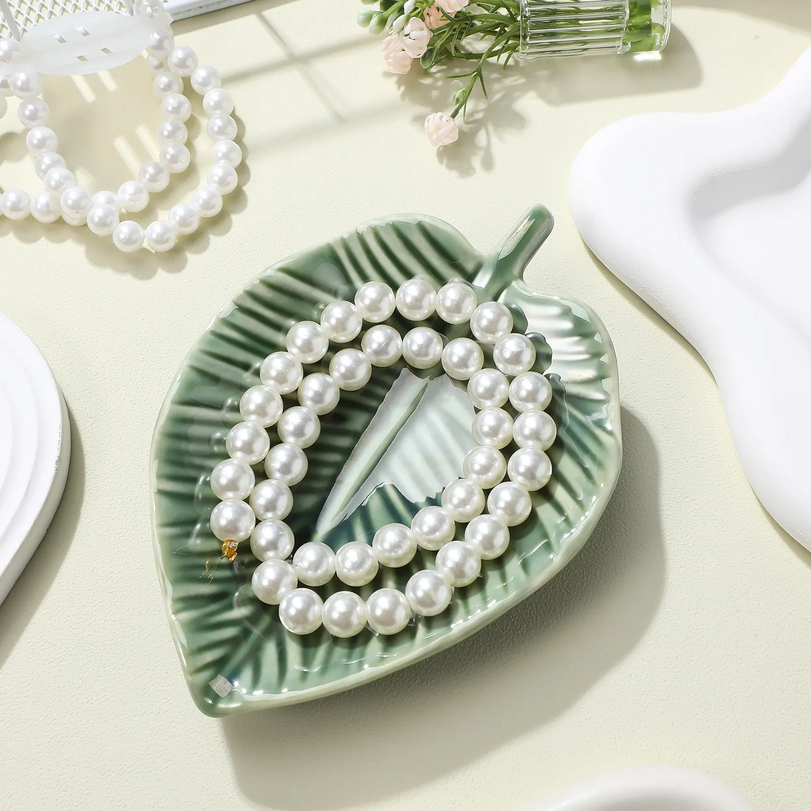 

Ceramic Leaf Design Jewelry Plate Elegant Ring Dish Decorative Trinket Tray for Women Household Desktop Sundries Storage Nordic