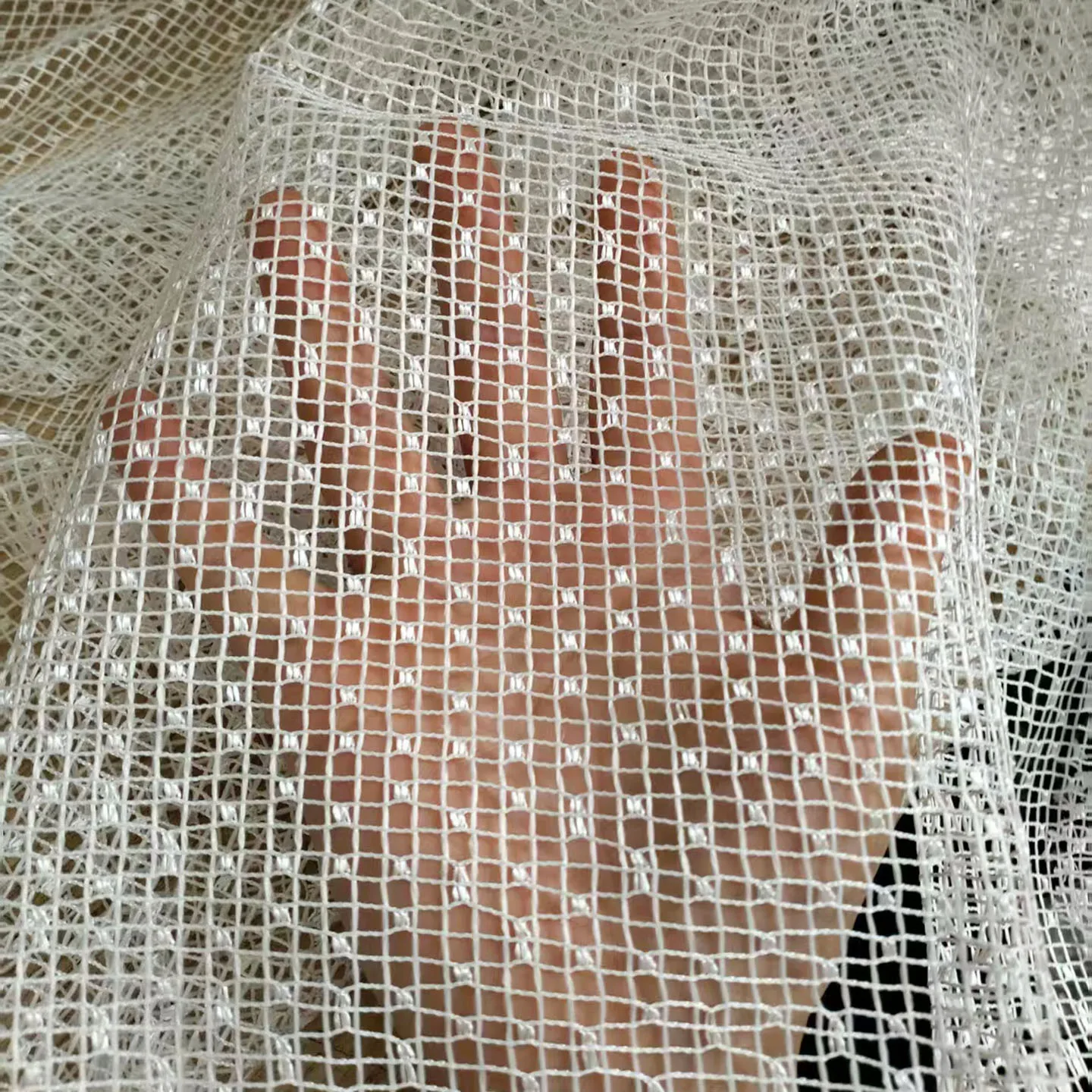 Glänzender Netzstoff für elegante Abendkleider, Hochzeitskleider, Heimdekoration, weich drapierendes Netzmaterial – Detail 3