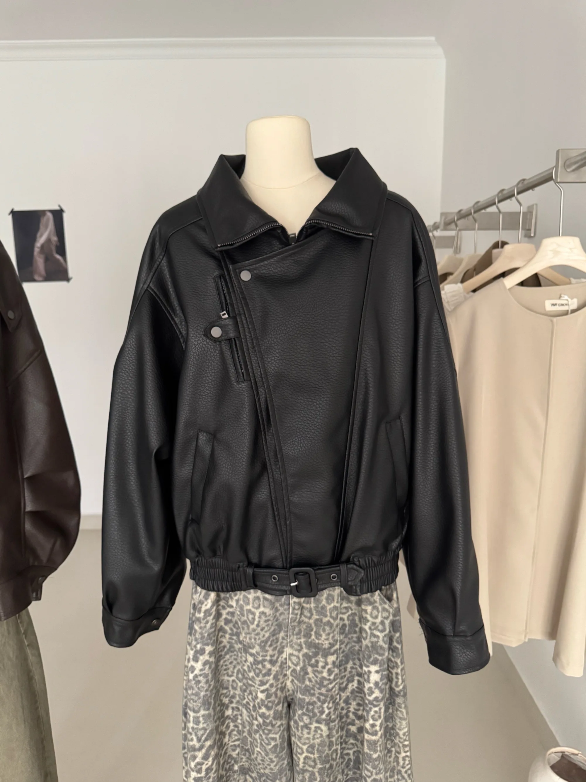 

Women's Autumn Winter Pu Leather Motorcycle Loose Jacket Lady Turn Down Collar Zip Up Long Sleeve Faux Leather Outwear Top