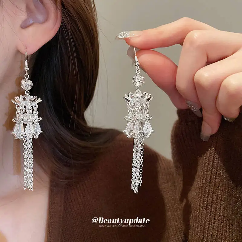 

Ethnic style lotus tassel earrings fashionable and personalized temperament earrings niche and versatile earrings