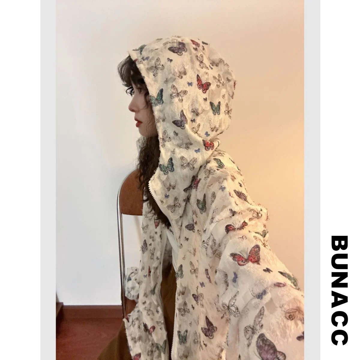

BUNACC2025 Новая летняя женская куртка-рубашка в американском ретро-стиле с принтом, капюшоном и длинными рукавами, модная, солнцезащитная, для улицы