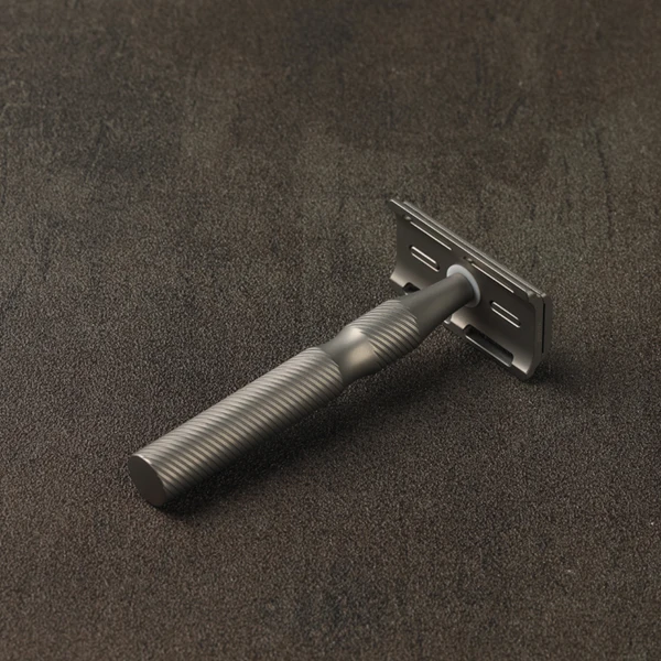 YAQI Ghost Titanium Safety Razor 1.10mm Lightweight for Men's Shaving Comfortable Grip And Balanced Feel