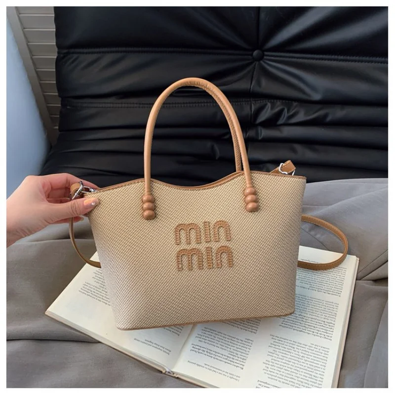 

Fashionable Women's Handbag Made Of Premium Leather Boasting Trendy Casual Paris Daily Refined Look​