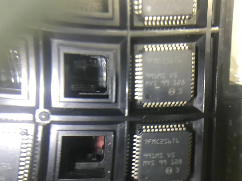 2 قطعة/الوحدة ST7FMC2S6T6 7FMC2S6T6 مصححات داخل الدائرة داخل الدائرة المزيل جودة أصلية 100%