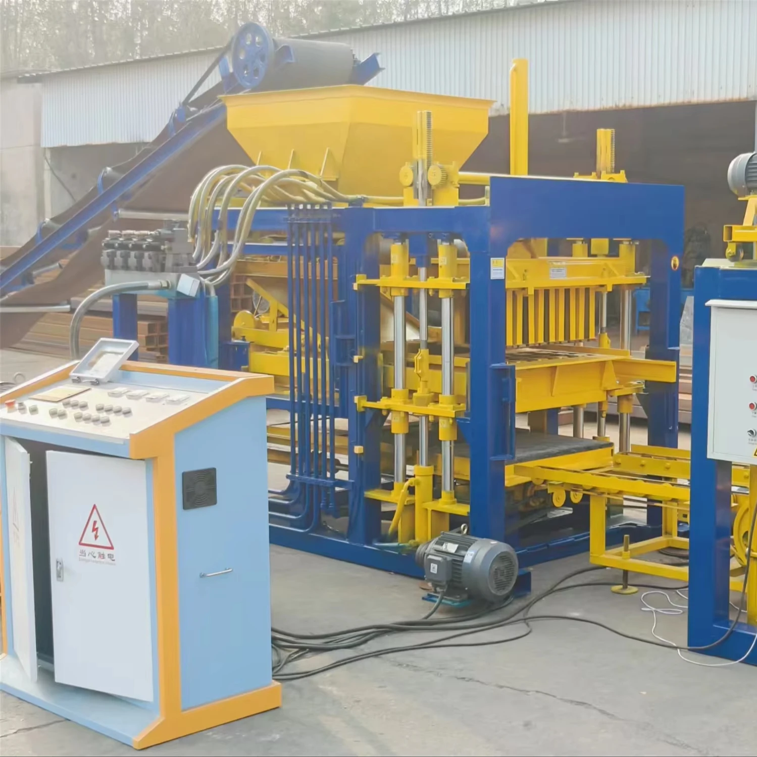 Q415 interlocking block machine hollow brick production line with new selection concrete sand vibration engine pump PLC