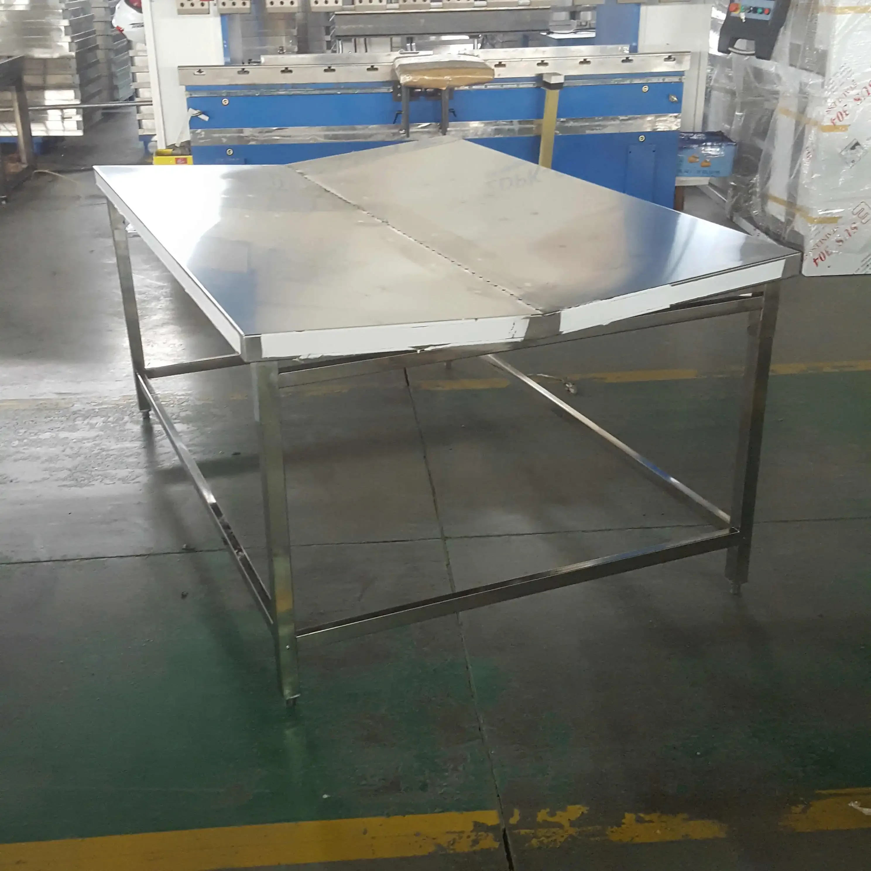 Easy Assemble Industrial Stainless Steel Custom Made Work Table With Drain Holes For Factory OEM