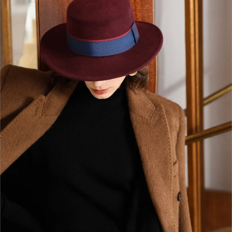 

A new style of elegant and fashionable top hat for woman with flat
