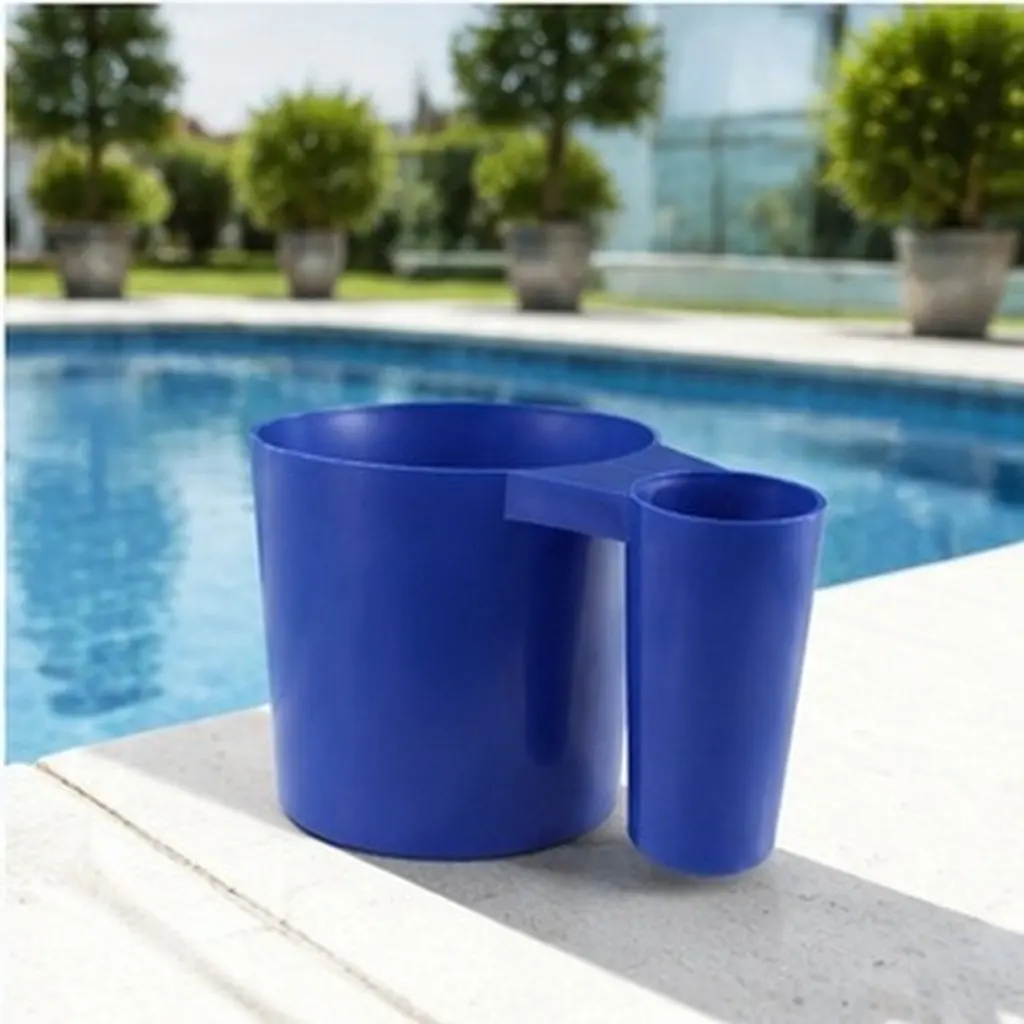 High Performance Pool Cleaning Scoop Plastic Construction with Contour Fit Handle for Swimming Pool Debris Removal and Chemical