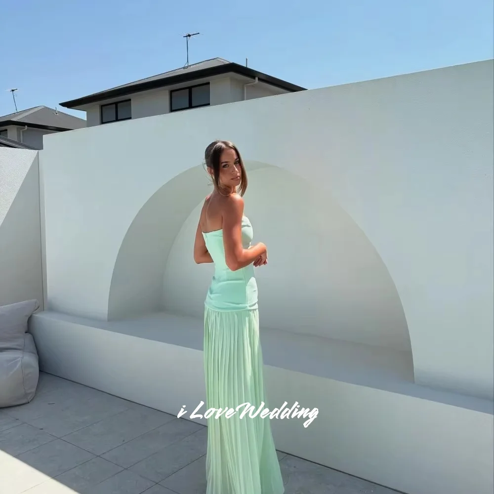 ชุดราตรีสีเขียวแบบไม่มีสาย 2025 ทรงเอไลน์แบบไม่มีแขน คอวี ยาวกรอมพื้น ชุดงานพรอม จับจีบ ชุดงานแต่งงาน สามารถสั่งตัดได้