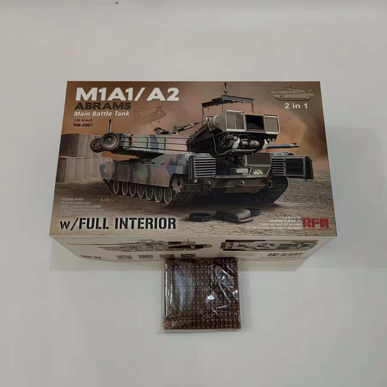 Ryefield 5007B 1/35 US MBT M1A1/A2 Abrams con interior completo y pista impresa en 3D