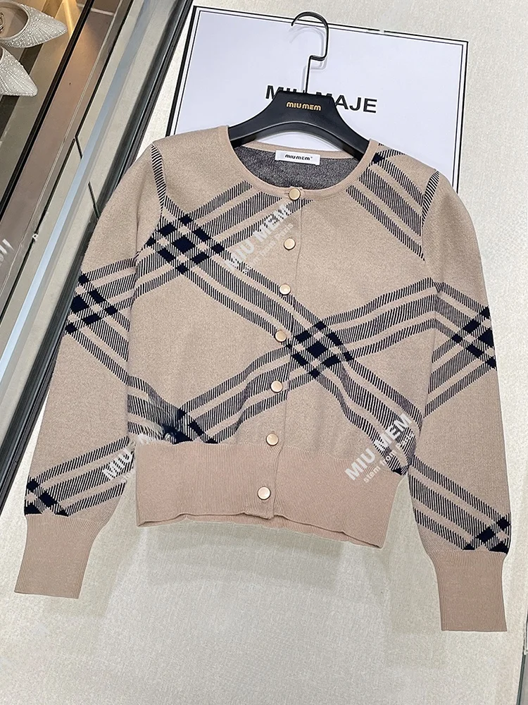 

Элегантный женский вязаный кардиган на осень: полосатый, в клетку, с длинным рукавом, низким воротником, стандартного кроя, для повседневной носки, из полиэстера.