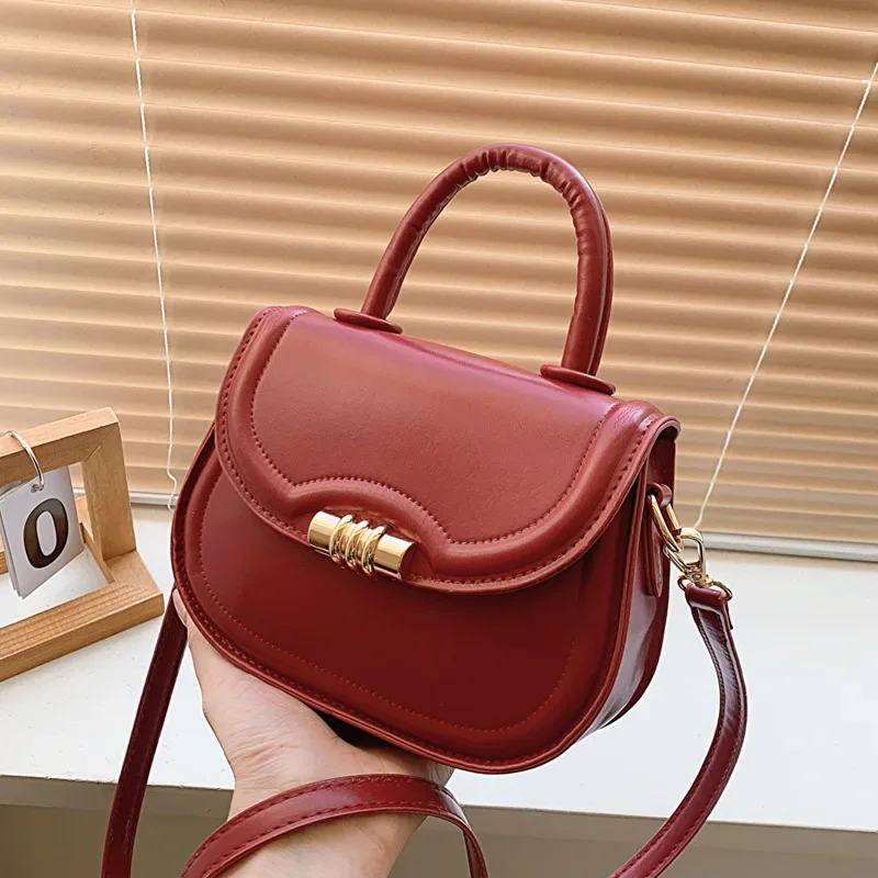 

2024 Hot Selling New Style All Matching Solid Color Fashion Handbag Ins Single Shoulder Crossbody Bag Foreign Saddle Bag Woman