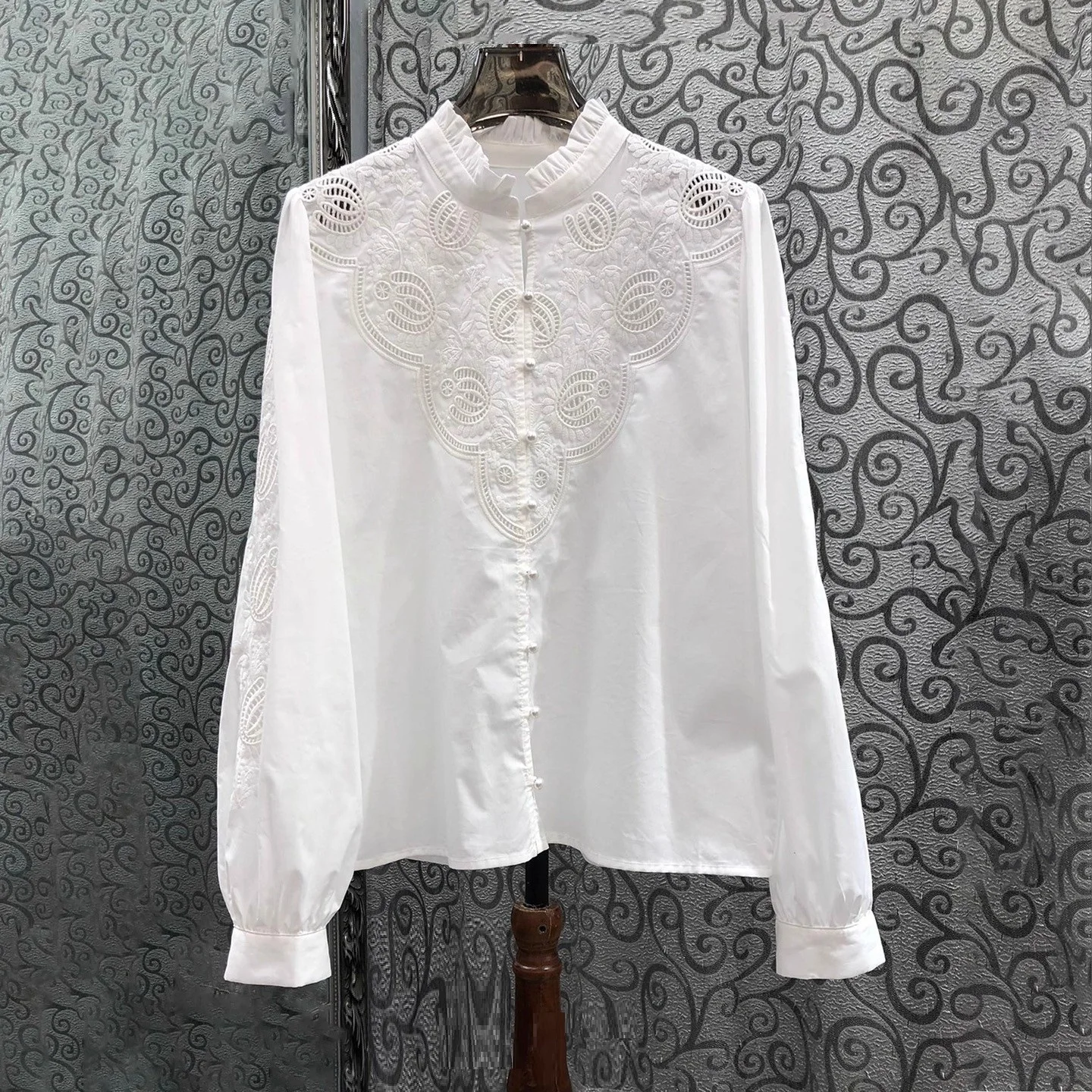 100%Cotton Shirts 2025 Autumn Style Women Exquisite Embroidery Flower Patterns Long Sleeve Elegant White Shirts Female Blusas