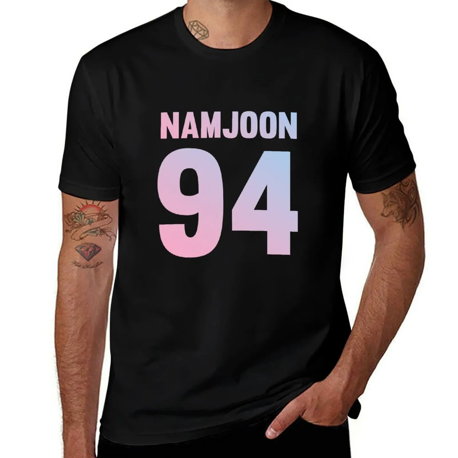 Футболка из джерси Namjoon, футболки для мужчин, облегающая футболка, мужская дизайнерская футболка Футболка из джерси Namjoon, футболки для мужчин, облегающая футболка, мужская дизайнерская футболка