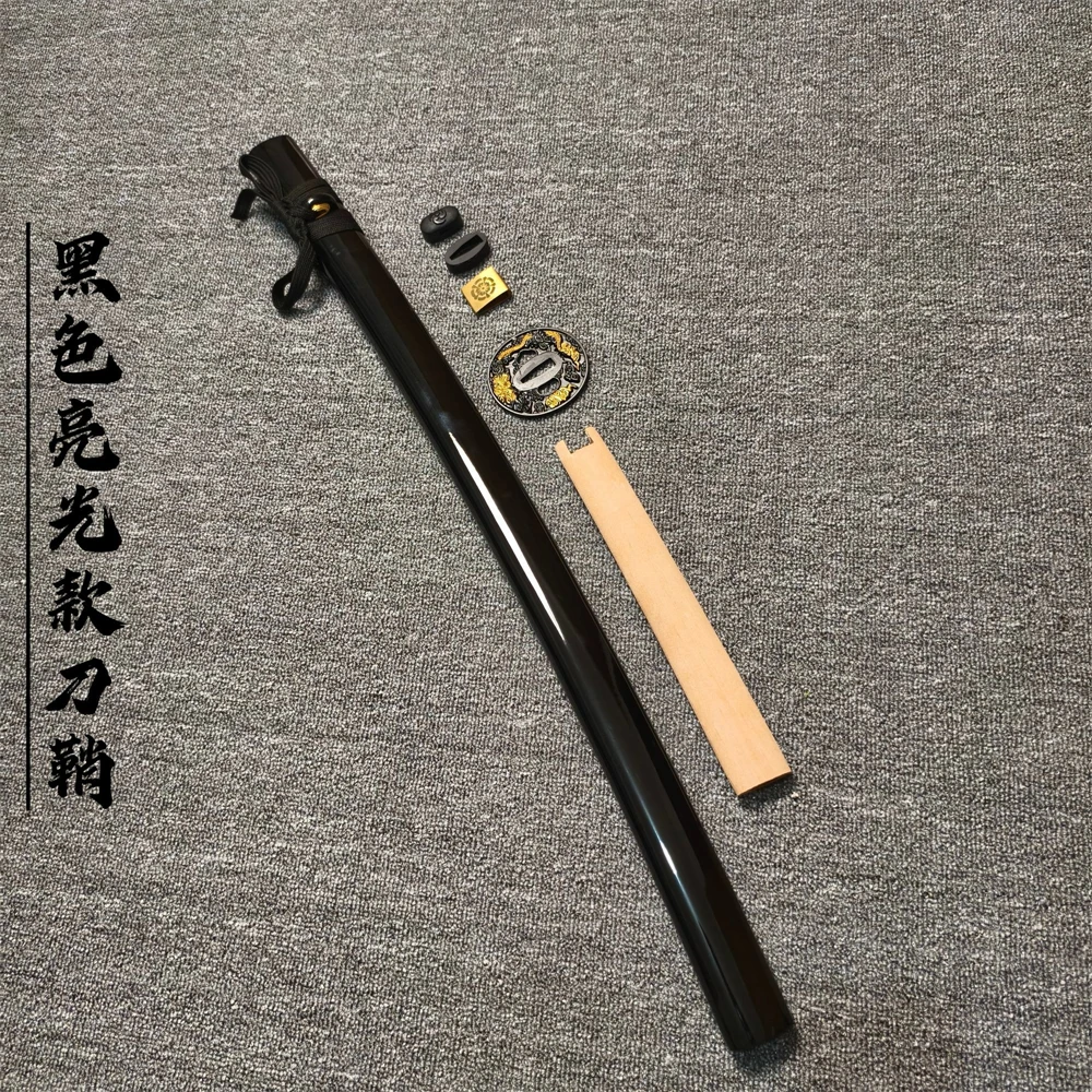 Un conjunto de buena manija de madera Tsuka, protector de manos Tsuba, funda de madera dura Habaki Seppa de latón para espada Real Samurai Katana Wakizashi Fittin
