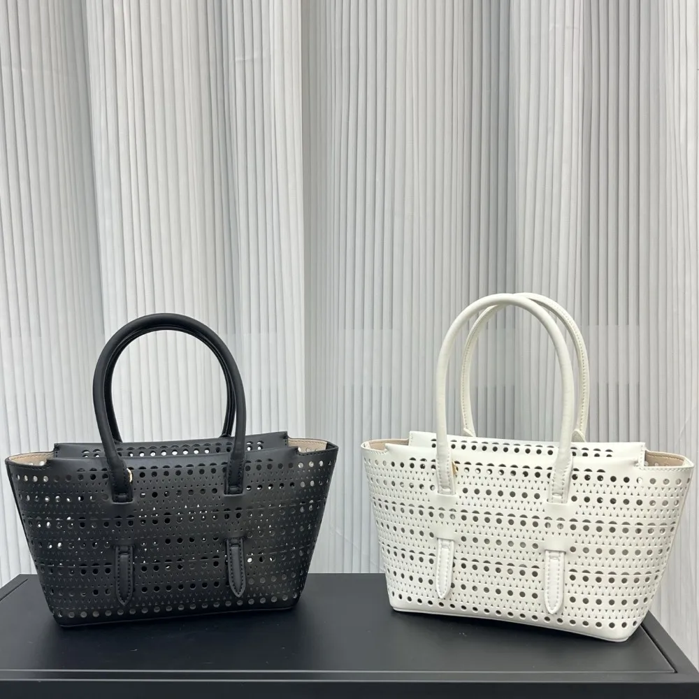 

2026 New Hollow Engraved Black and White Shoulder Crossbody Handbag, Unique Texture, Fashionable, Simple and Casual Daily