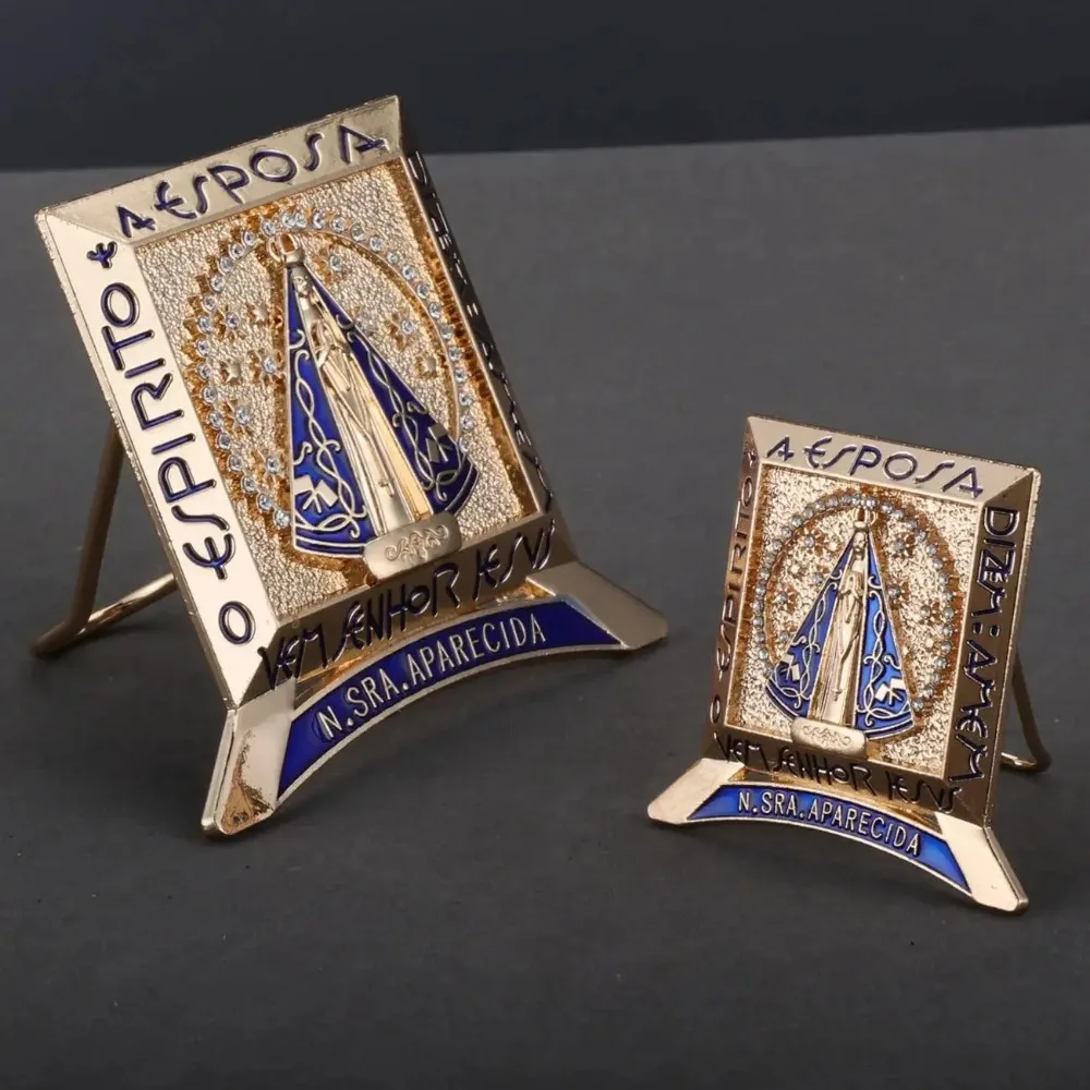 1 pieza católica Nuestra Señora de N. Sra. Aparecida Medalla Escritorio Exhibición Virgen María Hogar Iglesia Bendición Desmalezado Joyería Decoración Artesanías