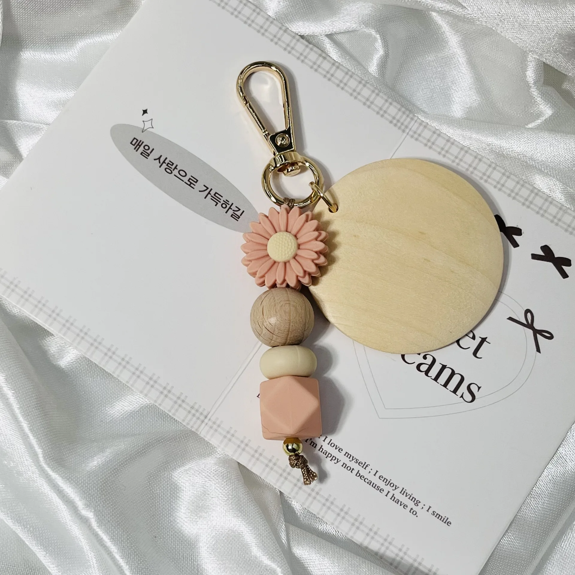 DIY Gänseblümchen Silikon-Perlen Schlüsselanhänger Handgefertigter Holzperlen Schlüsselring Anhänger Kreatives Personalisiertes Namens-Schlüsselanhänger Geschenk – Detail 12