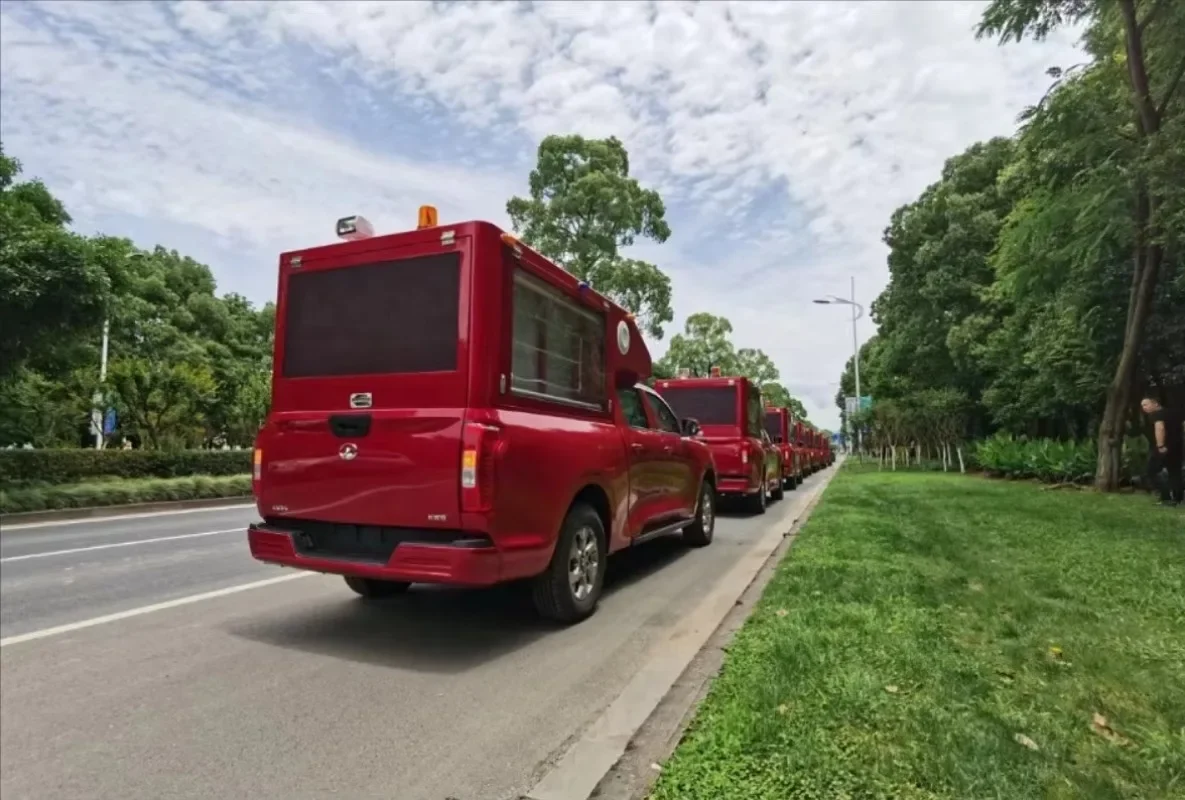 Mobile out-of-home advertising display truck LED advertising trailer