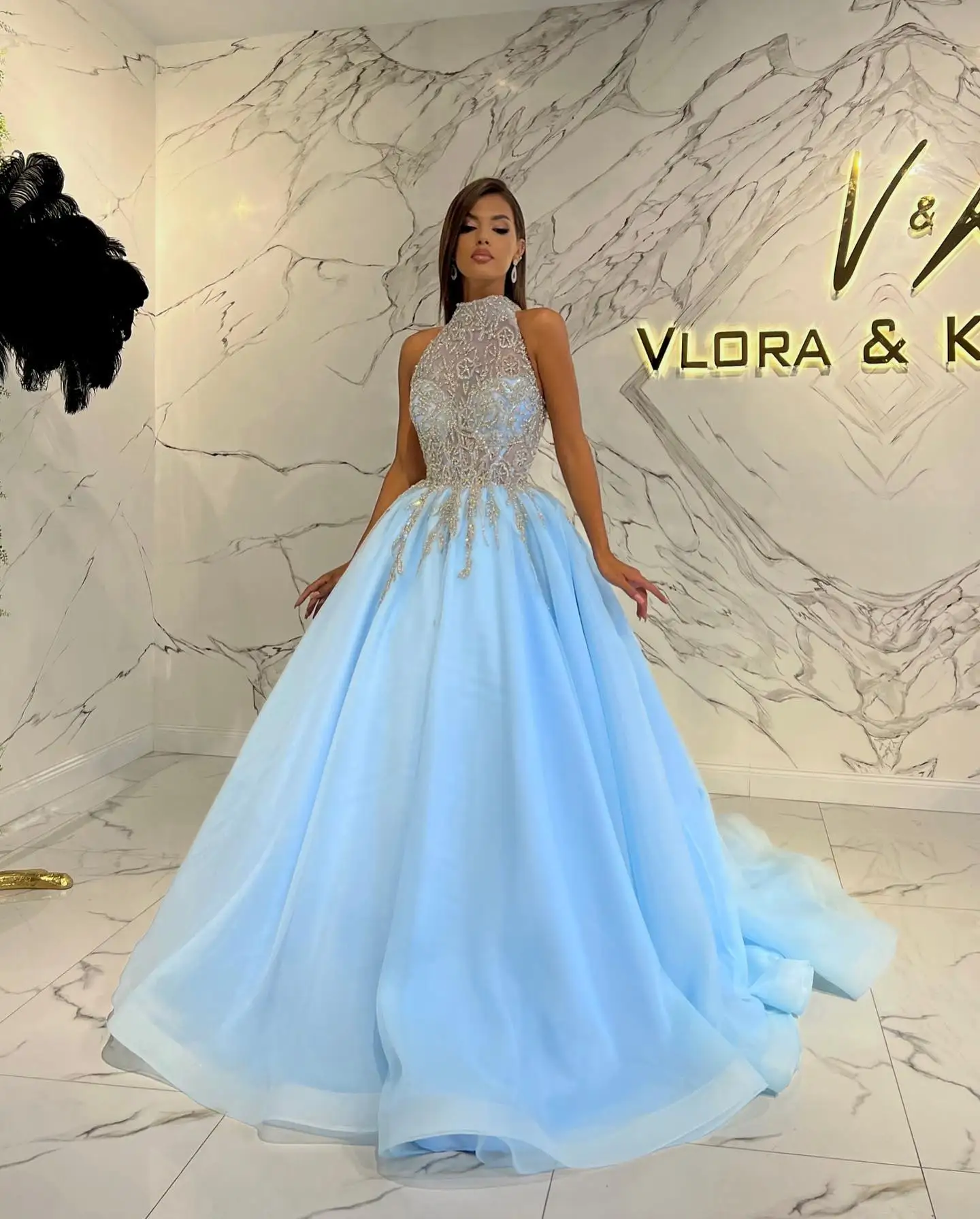 

Formal Sky Blue Prom Dress A-Line Sequined Appliques Halter Neck Tulle Evening Party Gowns Custom Made Train Robes De Soirée