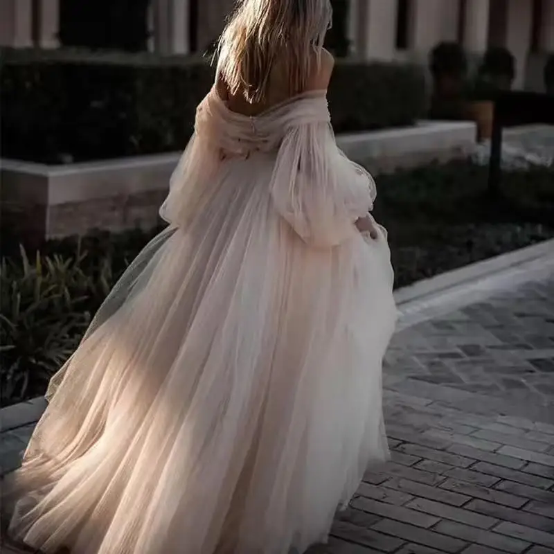 Suknie ślubne z odkrytymi ramionami, wykwintnym dekoltem w kształcie serca, koronkowymi aplikacjami i trenem typu sweep, suknie ślubne, vestido de noiva