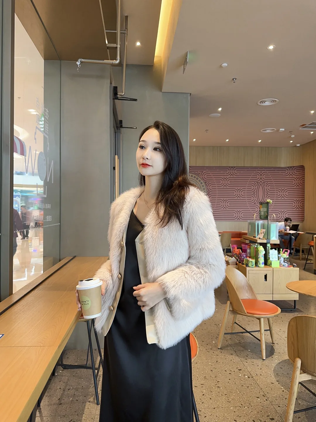 New High-end Small fragrant fur Coat For women 2026 Autumn/Winter New Imitating Fox fur Fashion Young style Short Loose Fur Top