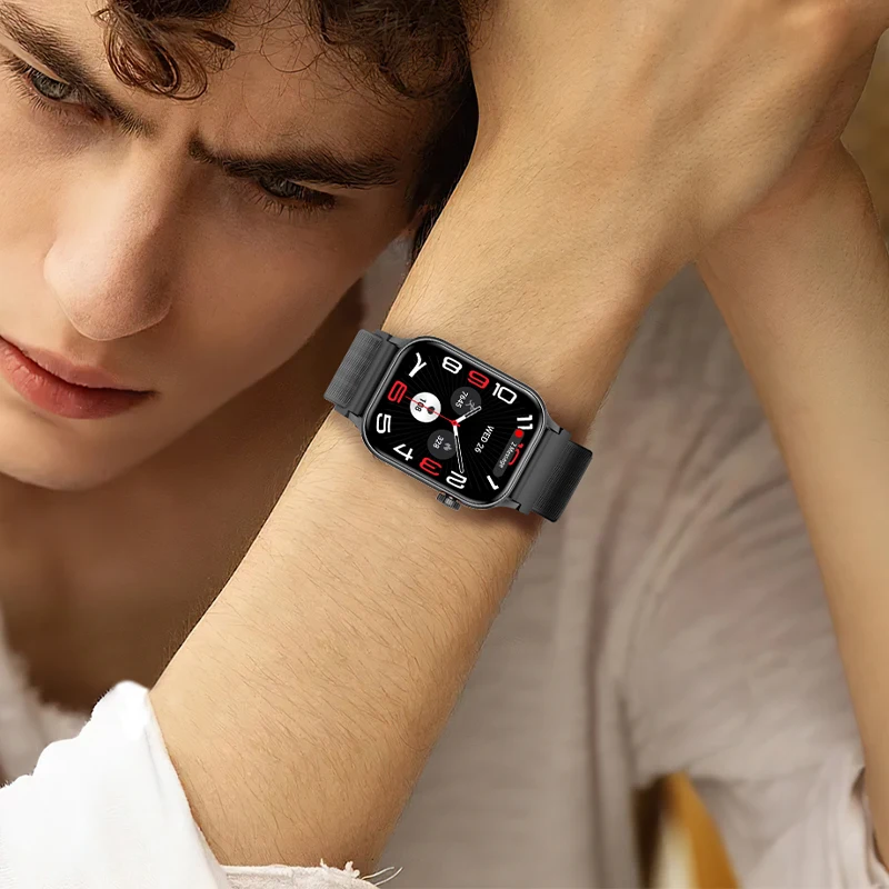 ساعة رياضية مربعة عالية الوضوح تعمل باللمس الذكي مع 100 وضعًا رياضيًا قابل للتعديل وعمر بطارية طويلًا