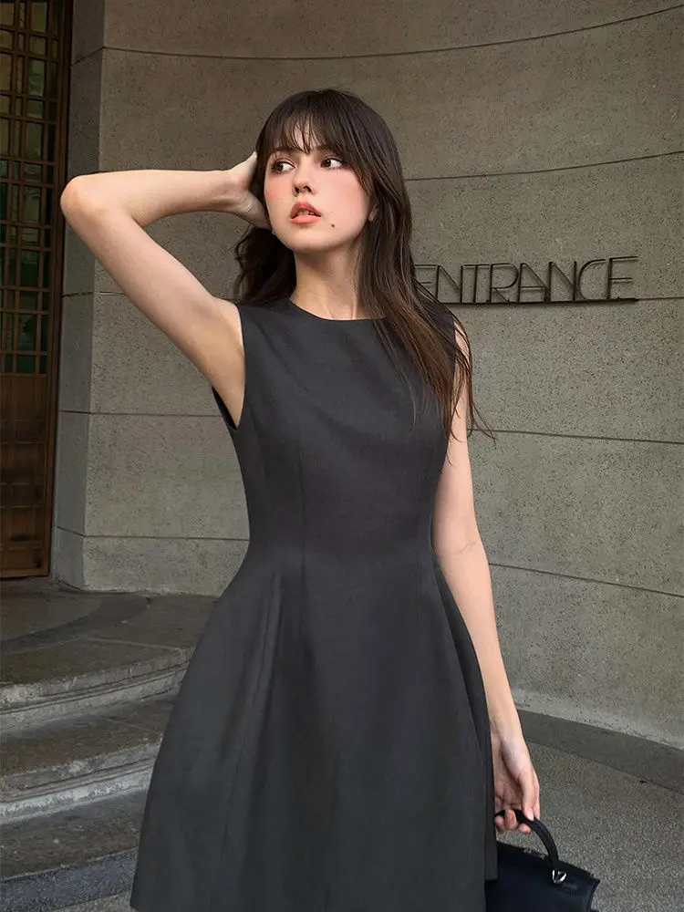 2024 Summer New Grey Simple Sleeveless Tank Top Dress Women\'s Style Waist Waist Slimming Short Skirt