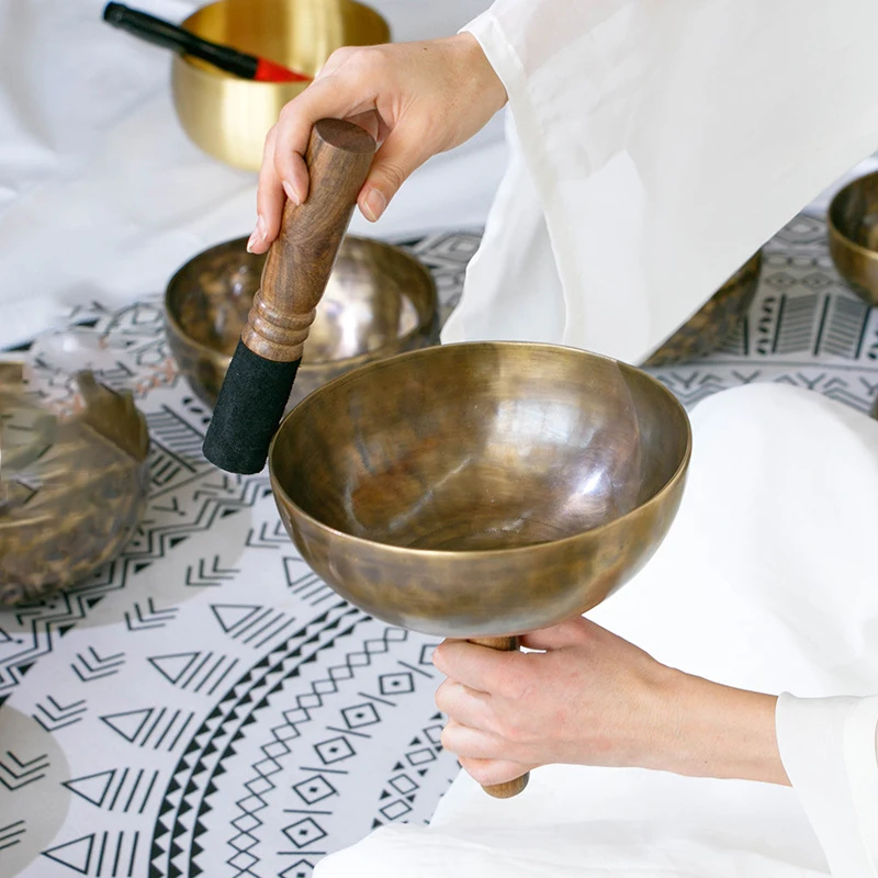 Nepal Handheld Singing Bowl Handmade Brass Walnut Sound Bowls Yoga Meditation Mindfulness Big Singing Tibetan Bowl Music Therapy