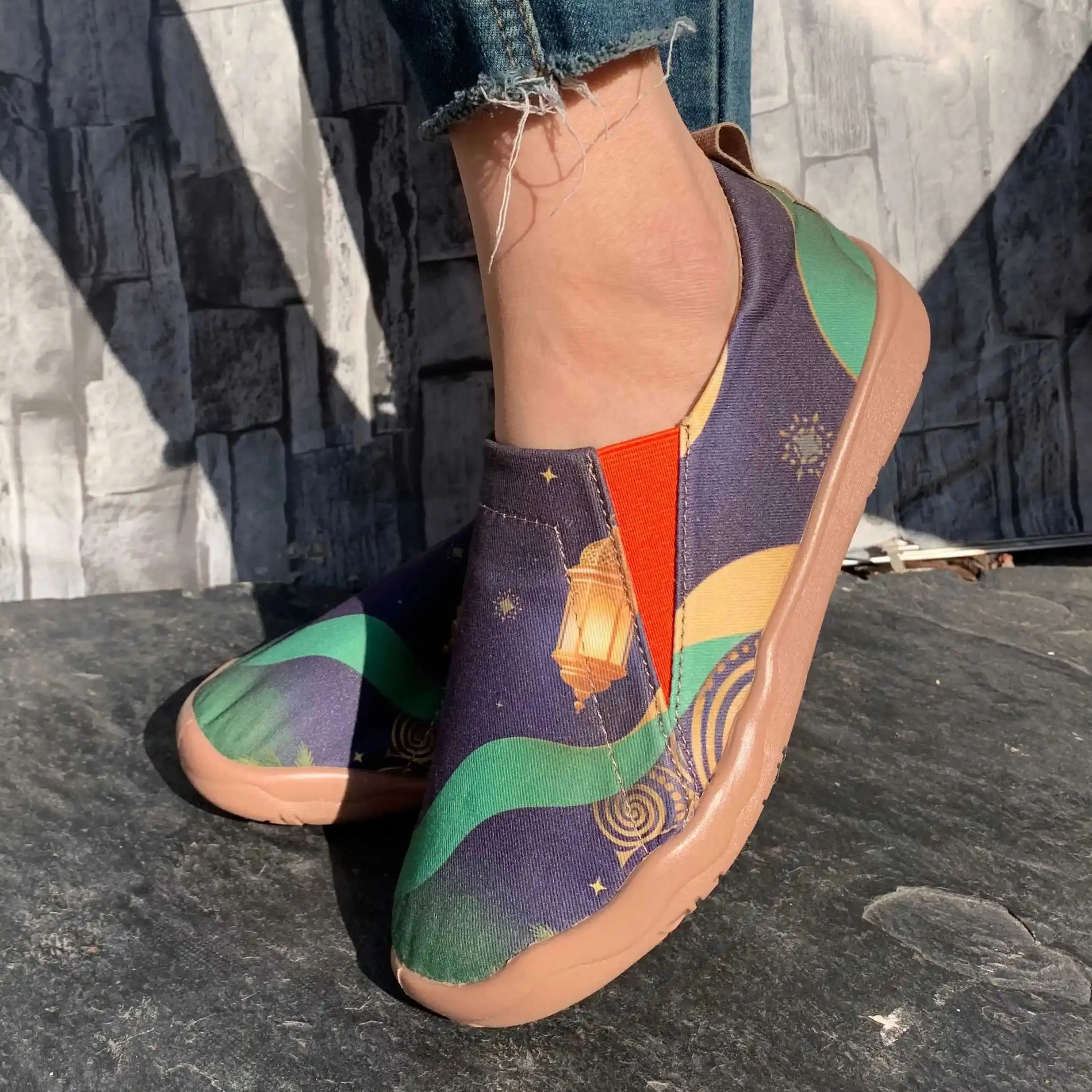 A Pair of Women's Casual Style Sneakers, Walking Shoes, Running Shoes, New Spring 2026 Collection with Star and Moon Print, Ramadan Festival, Comfortable Soft-Soled Slip-On Shoes for Couples, Valentine's Day, Travel Season, Fashionable Gift Women's Shoes