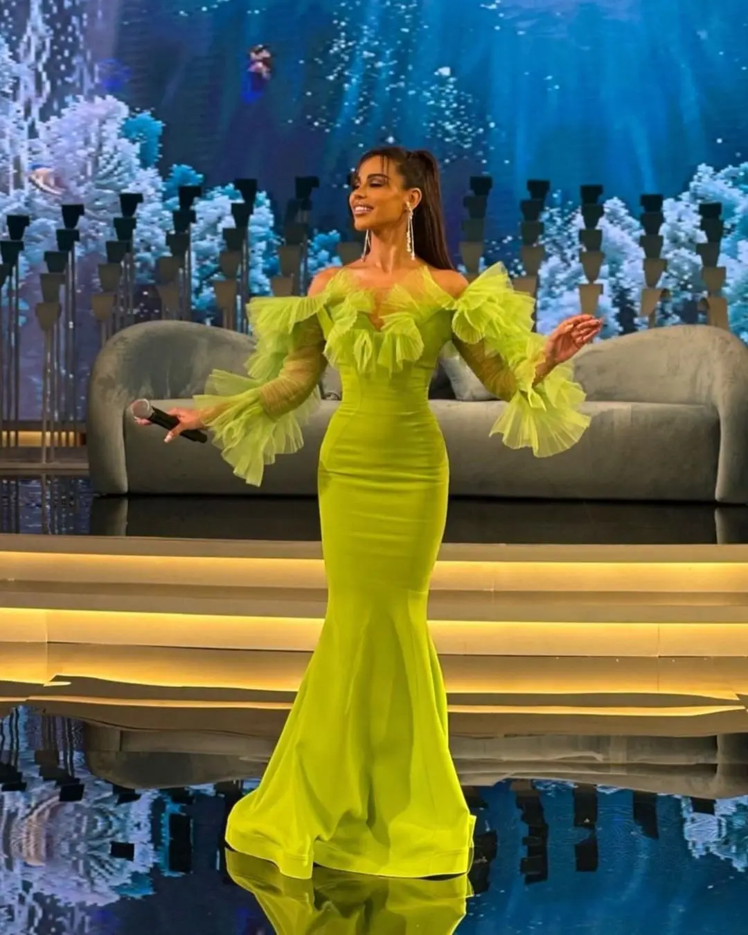 Abiti da ballo Chic a sirena verde Tulle pieghettato abito da celebrità in raso elasticizzato abito da spettacolo con spalle scoperte abiti da festa arruffati