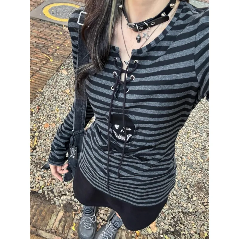 

Korean Retro Contrast Color Striped Long-sleeved T-shirt Women 2025 Autumn New O-neck Lace Up Skull Print Casual Tops