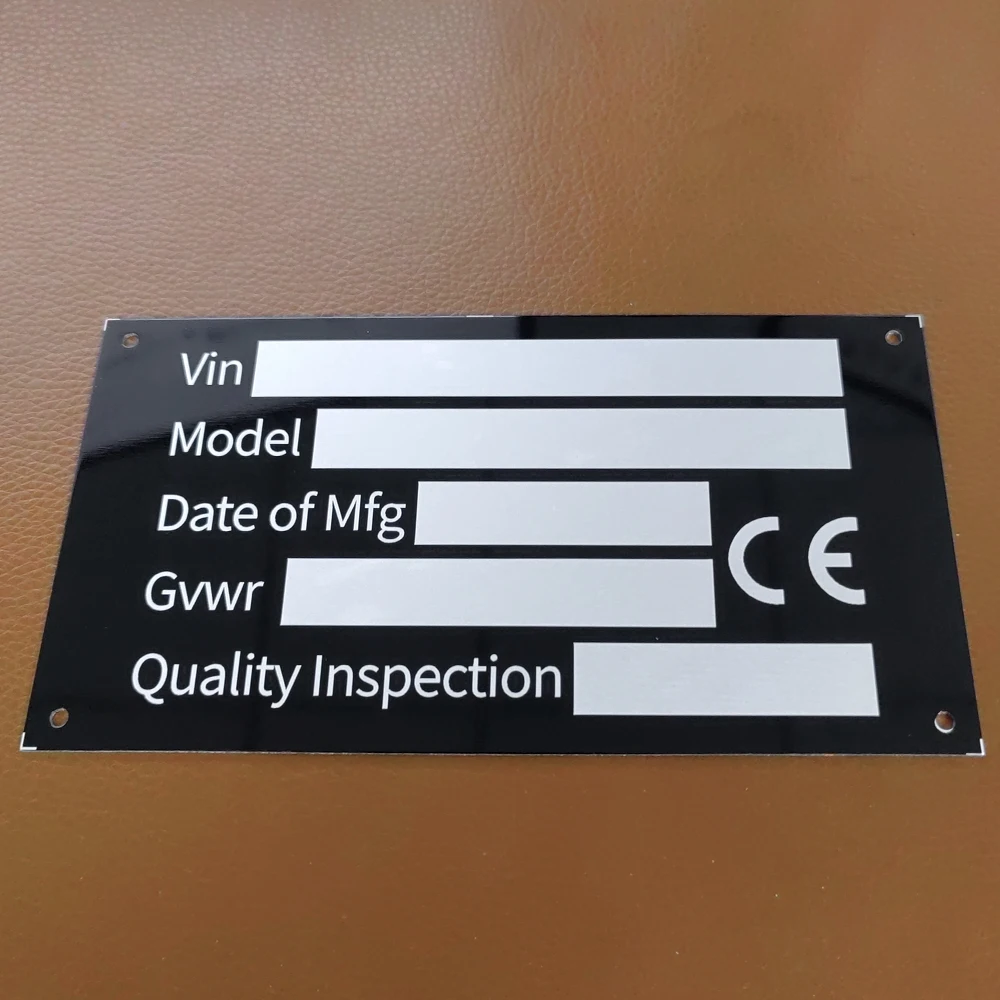 Tablica identyfikacyjna do przyczepy samochodowej z aluminium 153 x 82 mm, czysta lub grawerowana, tablica z numerem VIN, datą, modelem, obciążeniem całkowitą ładunkową (GVWR), części do kamperów, akcesoria do przyczep kempingowych.