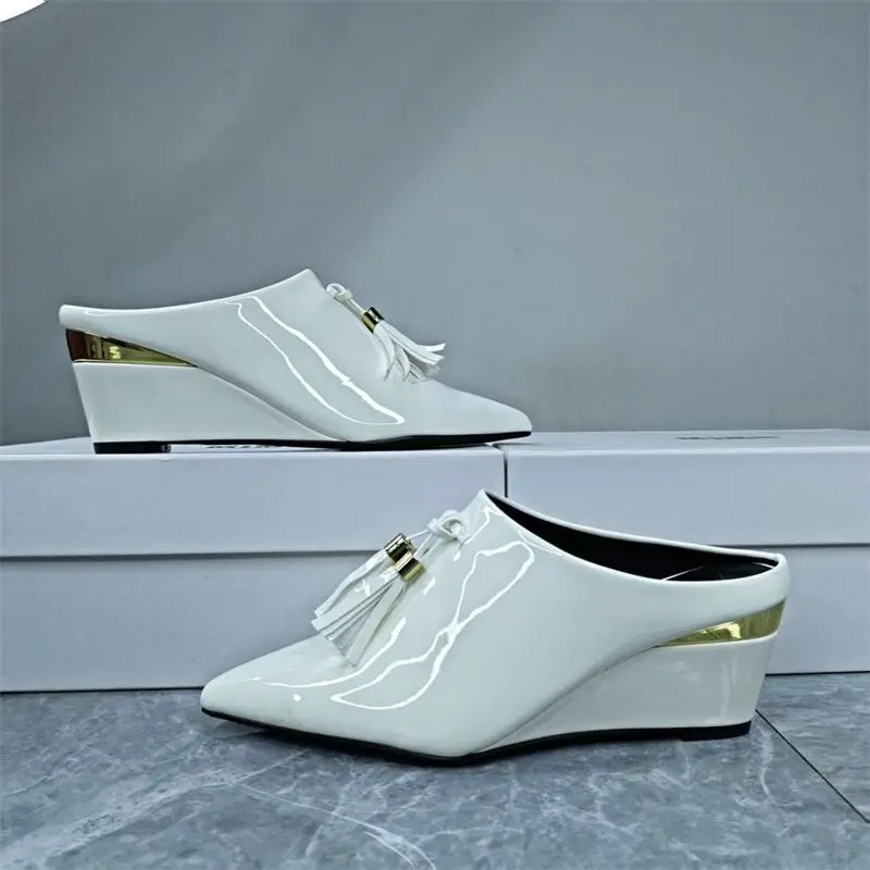 

2026 New French Luxury Original Shoe Fashion Pu Glossy Leather Wedge Mules Soft Comfortable Slip-on Shoes Chanclas De Mujer