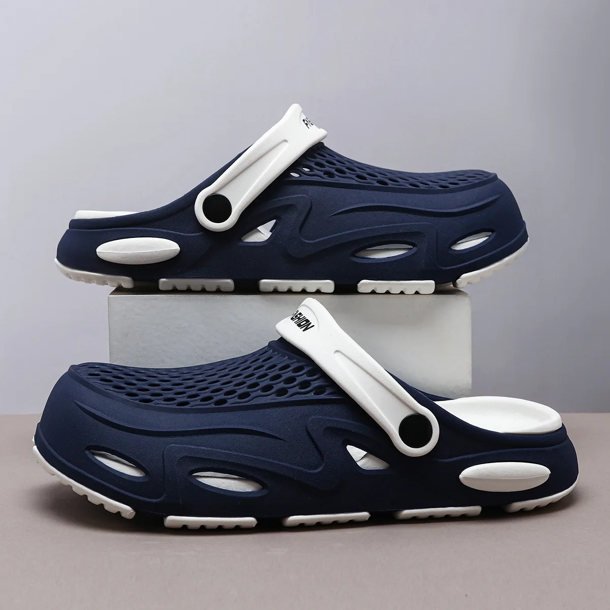 

Men Clogs Summer Outdoor Casual Fashion Closed Toe Garden Sandals Odorless Non Slip Breathable Durable Beach Slippers