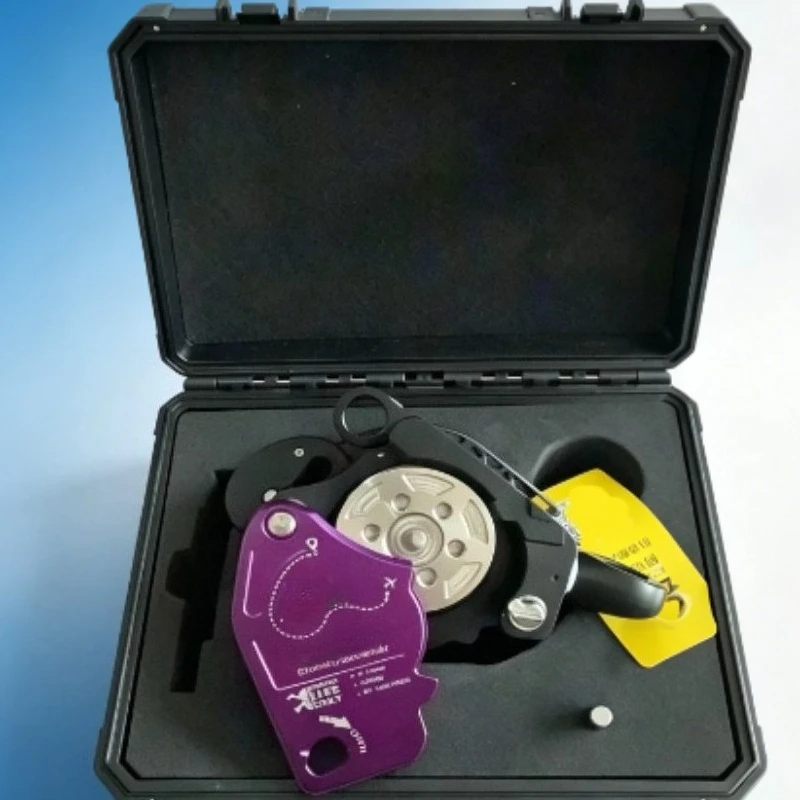 Air conditioner is equipped with an electric lifting device for high-altitude work