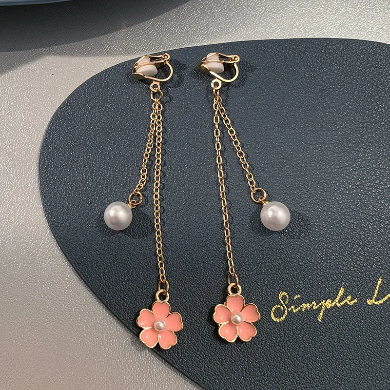 Korean Fashion Ear Clip Women\'s Ear Hole Free Retro French Pearl Earrings Light Luxury Style Earrings Ear Cuffs Trend 2023