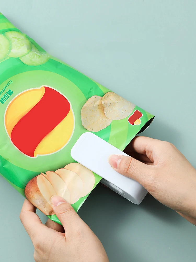 

Mini Heat Bag Sealing Machine Package Sealer Bags Thermal Plastic Food Bag Closure Portable Sealer Food Packaging Heat Sealer