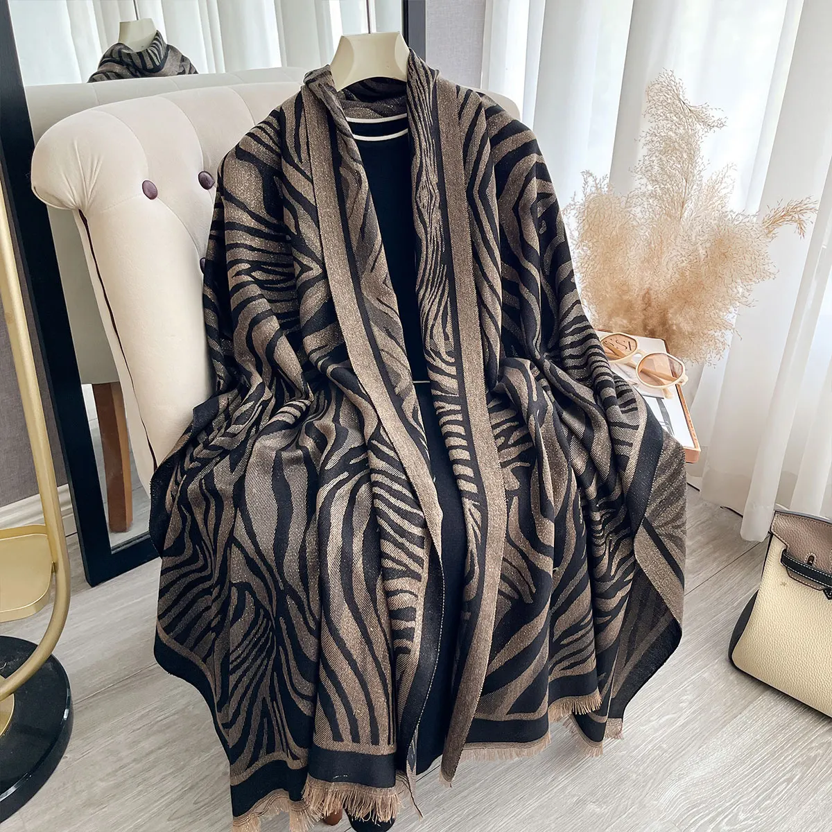 

2025 New Exquisite Golden-Embroidered Hijab for Muslim Ladies Ideal for Spring Fall Sun-Protective Stylish Headwear Shawl