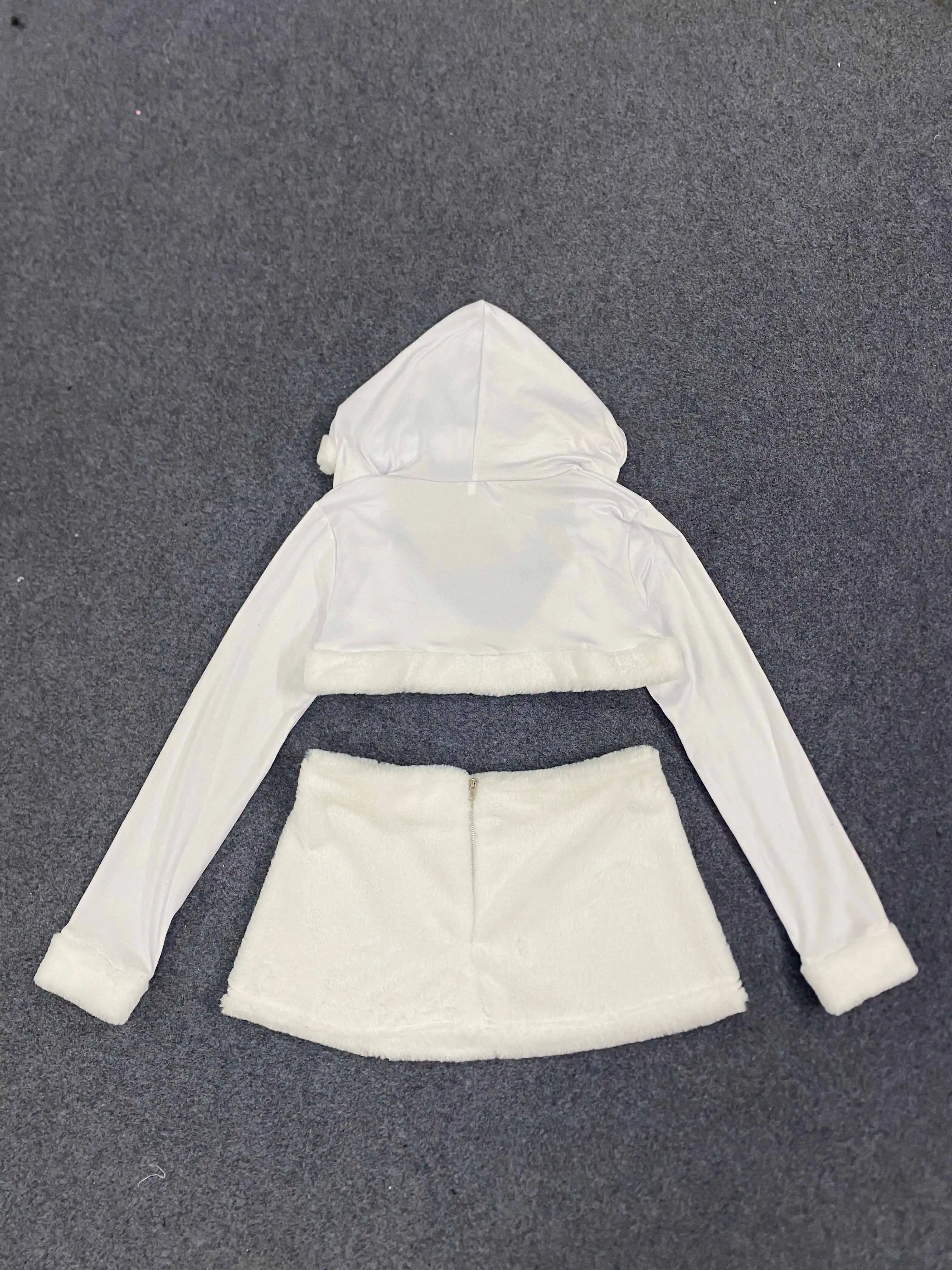 2025 inverno nuove donne sexy e belle alla moda peluche con cappuccio top gonna ultra corta tinta unita set abbigliamento Y2k