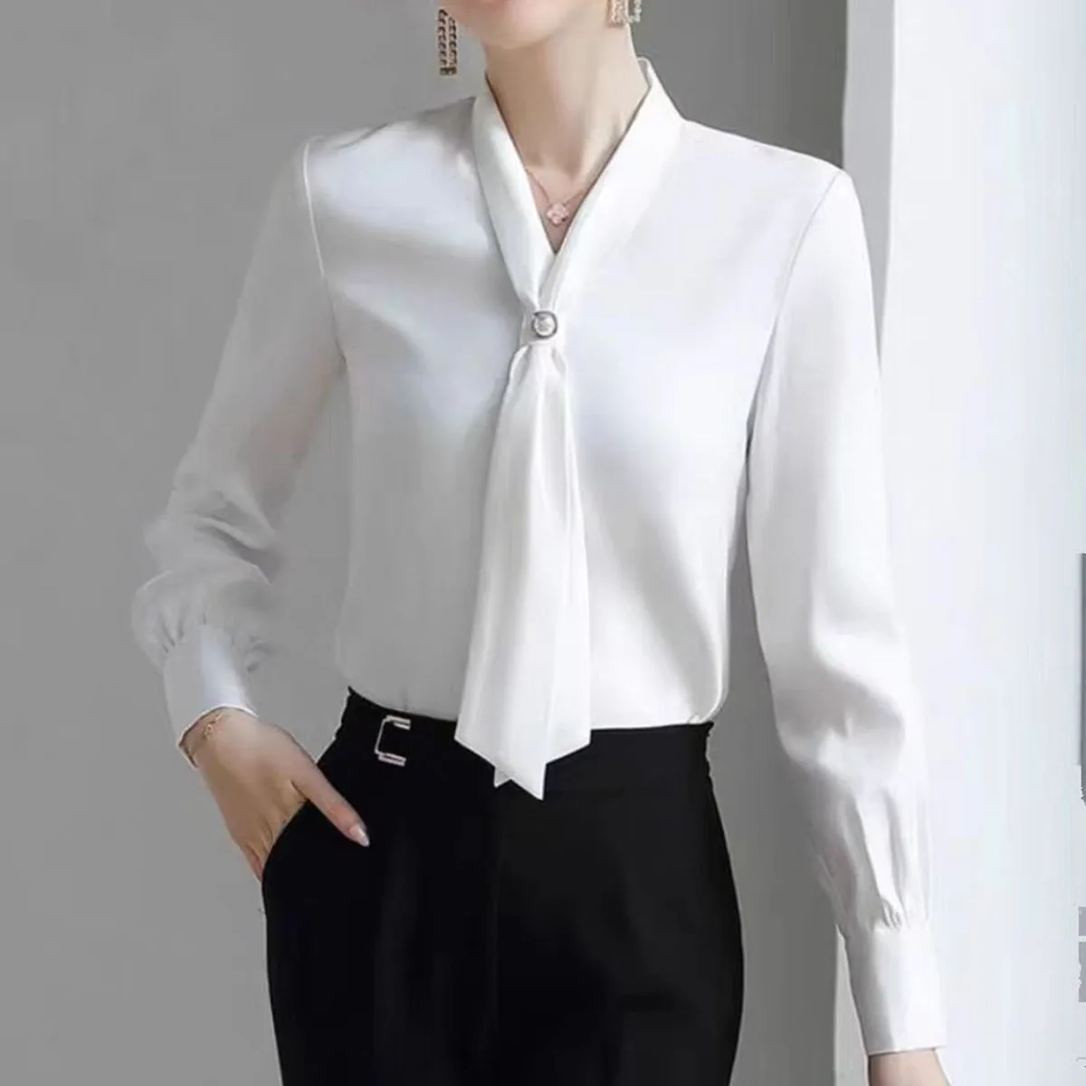 Women Spring Autumn Style Blouses Shirts Lady Casual Long Sleeve Bow Tie Collar Blusas Tops Office Lady Shirt Female Clothes Top